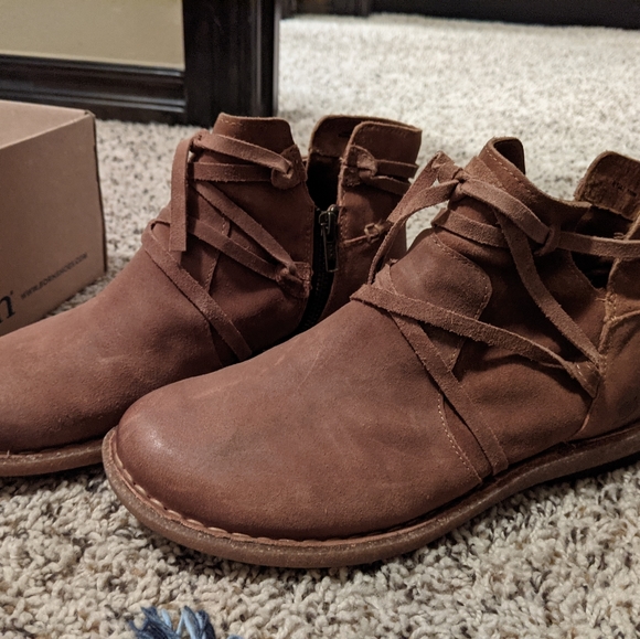 Born Tarkiln Natural Wraparound Leather 